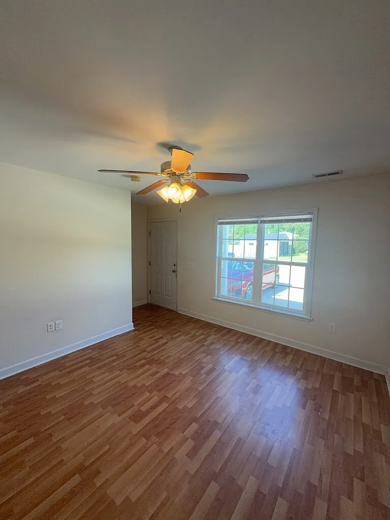 2 bed, 1.5 bath, 960 sqft, $1,000 — Photo 2