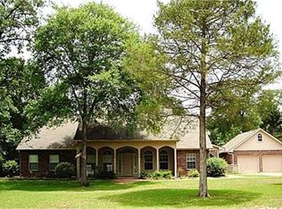 550 Walnut Dr, Bellville, TX 77418