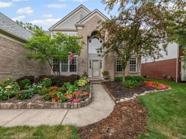 34460 Giannetti Dr, Sterling Heights, MI 48312