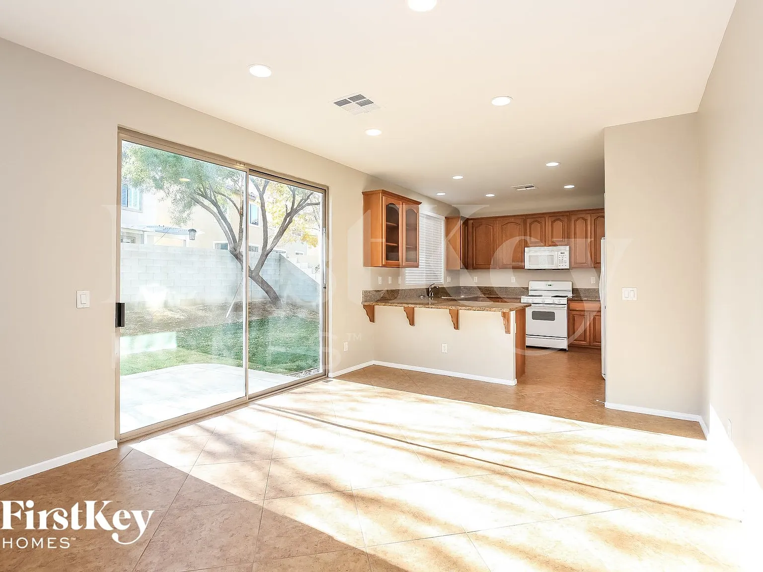 3 bed, 2.5 bath, 1858 sqft, $2,210 — Photo 4