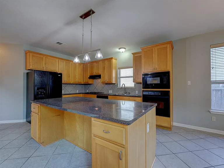 1554 Homewood Cir — Photo 15