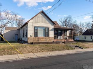 201 N Vicksburg St, Marion, IL 62959