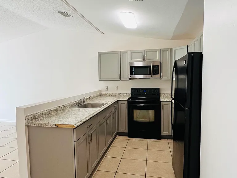 1217 Schumann Dr — Photo 9
