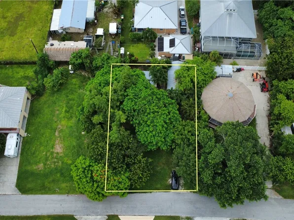 535 Coconut Ave, Goodland, FL 34140