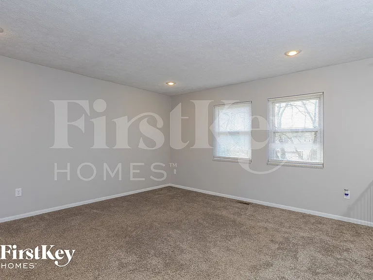 928 Cambridge Dr — Photo 3