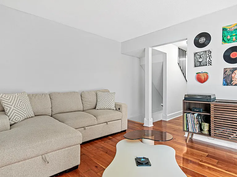 2352 Dorland Ln — Photo 6