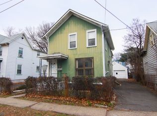 16 Charles St, Montclair, NJ 07042