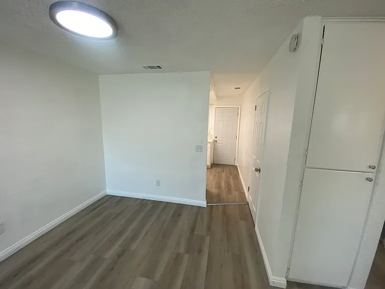 1121 Barstow Rd #C — Photo 23