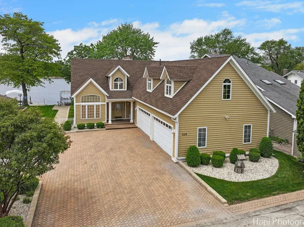 209 S Emerald Dr, McHenry, IL 60051