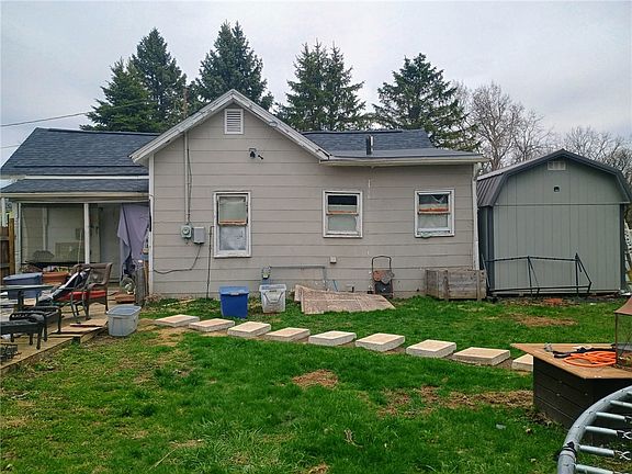 3rd image of 1453 W Clark St