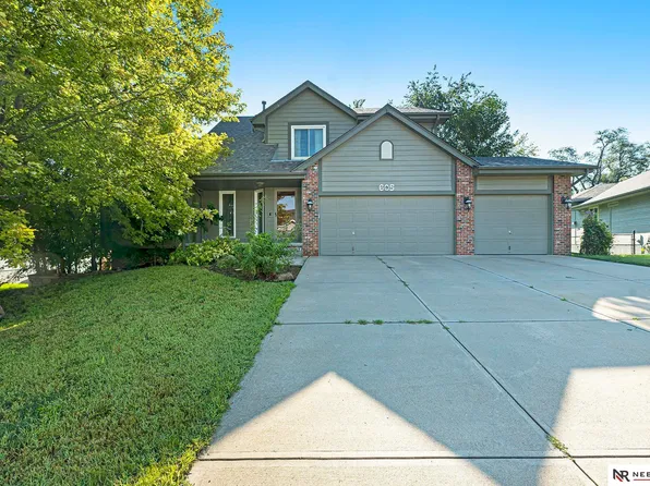 605 Ruby Rd, Papillion, NE 68133
