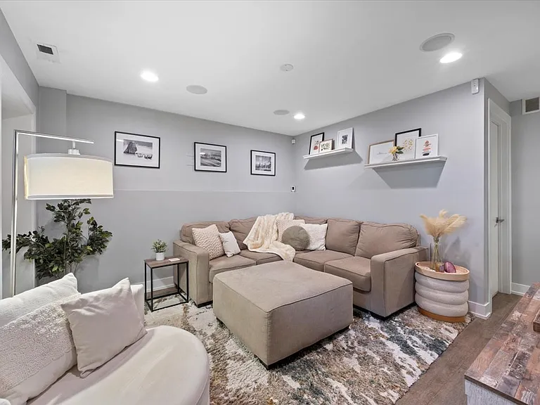 1349 N Leavitt St #1B — Photo 18
