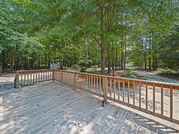 4th image of 40 Riding Ridge Rd