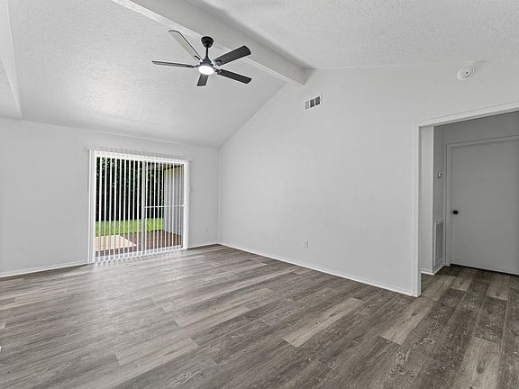 5th image of 5403 Tavenor Ln