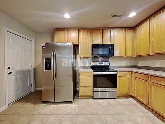 4th image of 3022 Ellington Dr