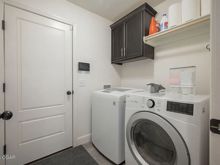 2110 Greystone Sq — Photo 18