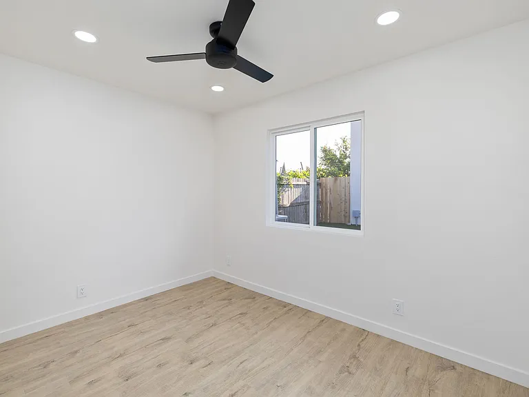 4626 Derrick Dr — Photo 4