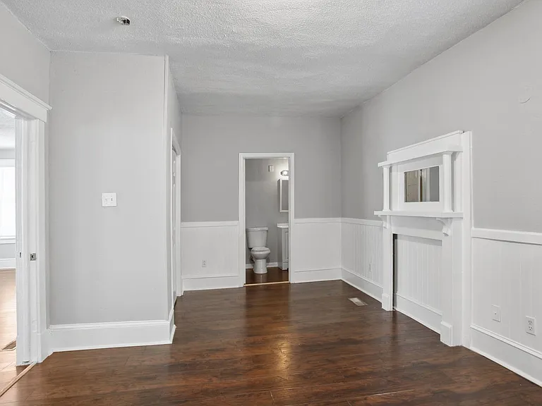 923 W Victory Dr — Photo 12