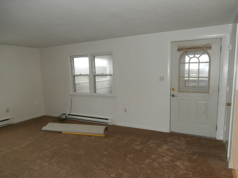 2nd image of 72 Oak St APT 5
