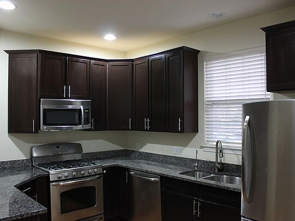 4th image of 601 Juniper Ct