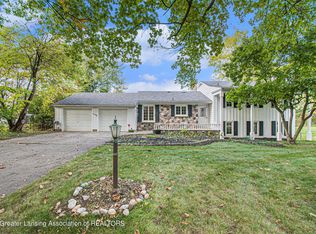 1565 Woodside Dr, East Lansing, MI 48823