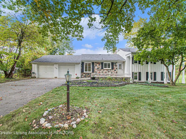 1565 Woodside Dr, East Lansing, MI 48823