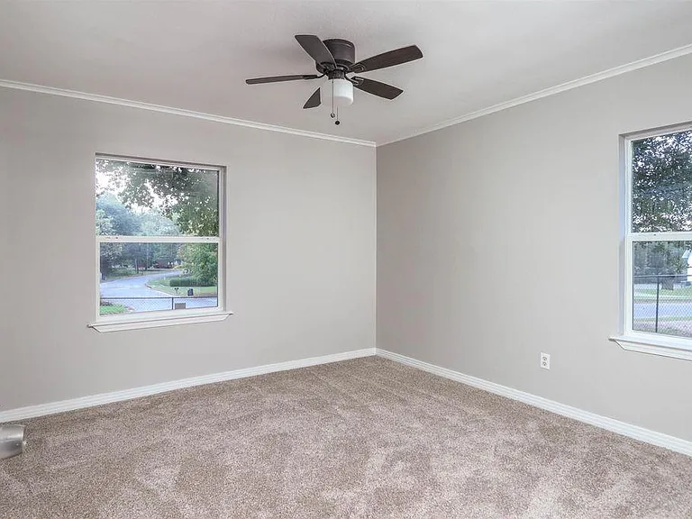904 Skyview Dr — Photo 11