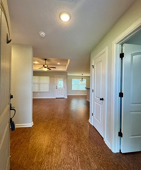 306 Lion Dr N — Photo 3