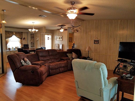 3rd image of 2020 Bayou Dr S