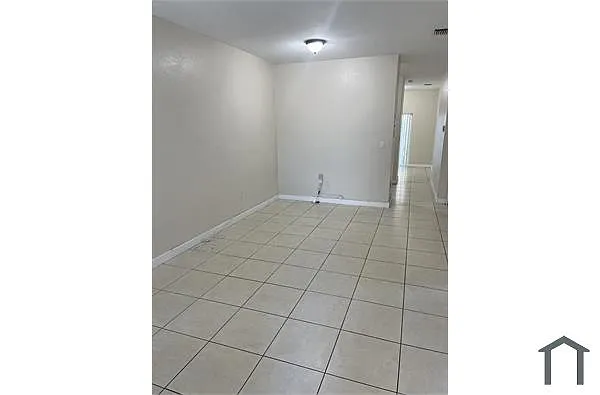 Photo 2 of 10 - 1661 SE 29th Ct #101 - Homestead, FL Building Photo - 1661 SE 29th Ct #101