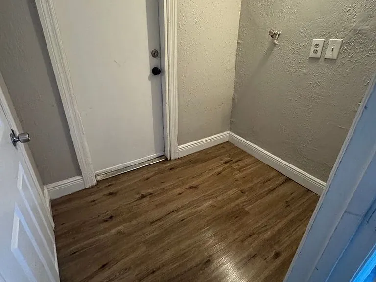 1035 N Davis Ave — Photo 23