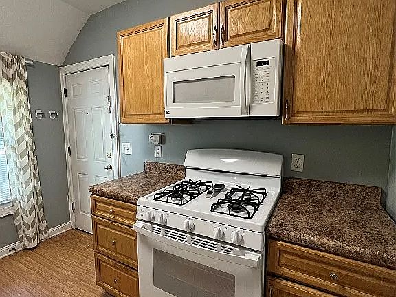 4th image of 4 Charles St #1