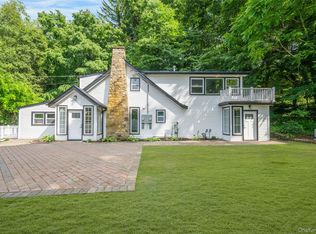 390 E Main St, Centerport, NY 11721