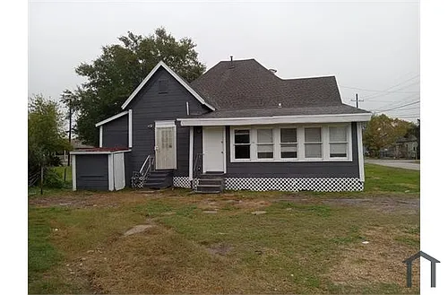 690 Avenue E #B Photo 1 690 Avenue E #B Photo 1