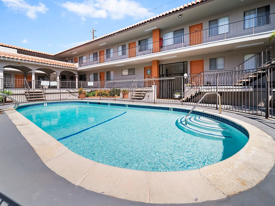 Valencia Apartments