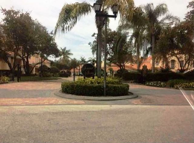 1st image of 7457 Somerset Shores Ct