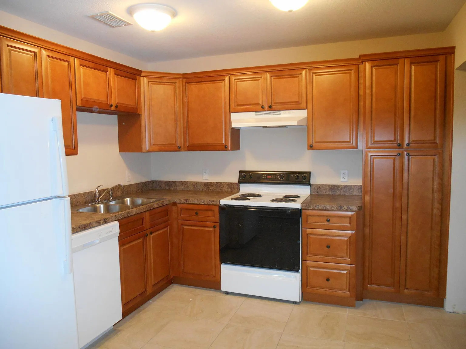 3 bed, 971 sqft, $1,625 — Photo 2