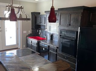 25 Main St N, Sparta, TN 38583