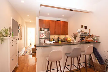 Rented by R New York