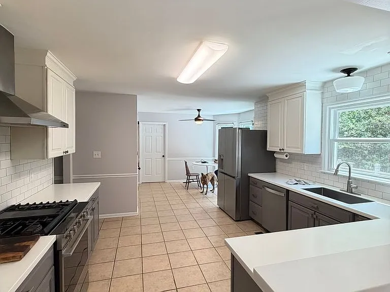 121 Ashbrook Dr — Photo 4