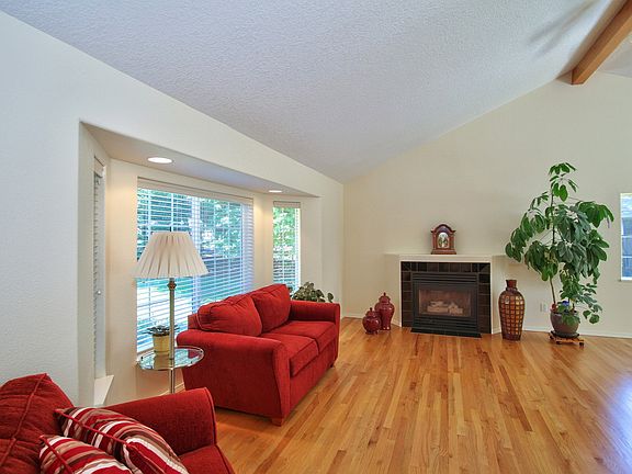 4th image of 198 NW Milne St
