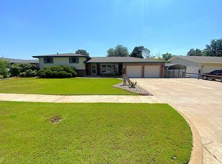 206 E 29th St, Hays, KS 67601