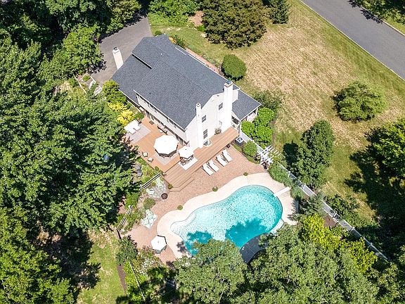 5th image of 2610 Red Gate Dr
