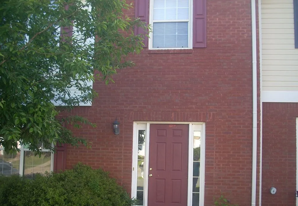 114 Westside Chase photo 1