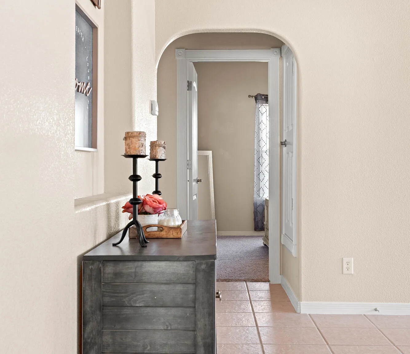 4 bed, 2.0 bath, 2555 sqft, $2,850 — Photo 4