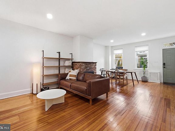 5th image of 215 15th St NE