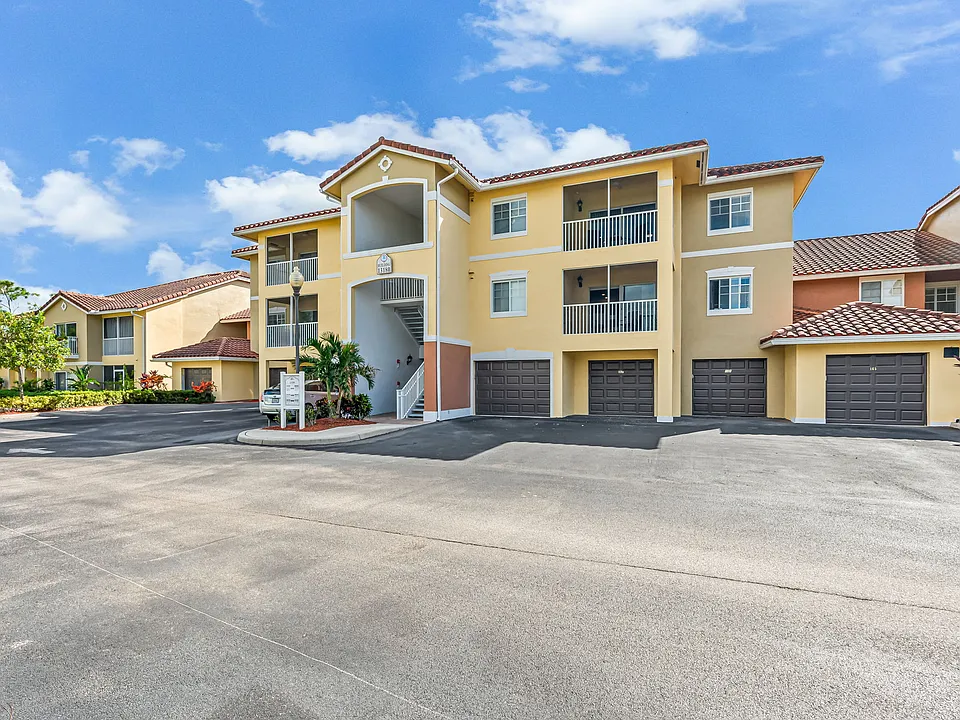 13180 Bella Casa Circle 379