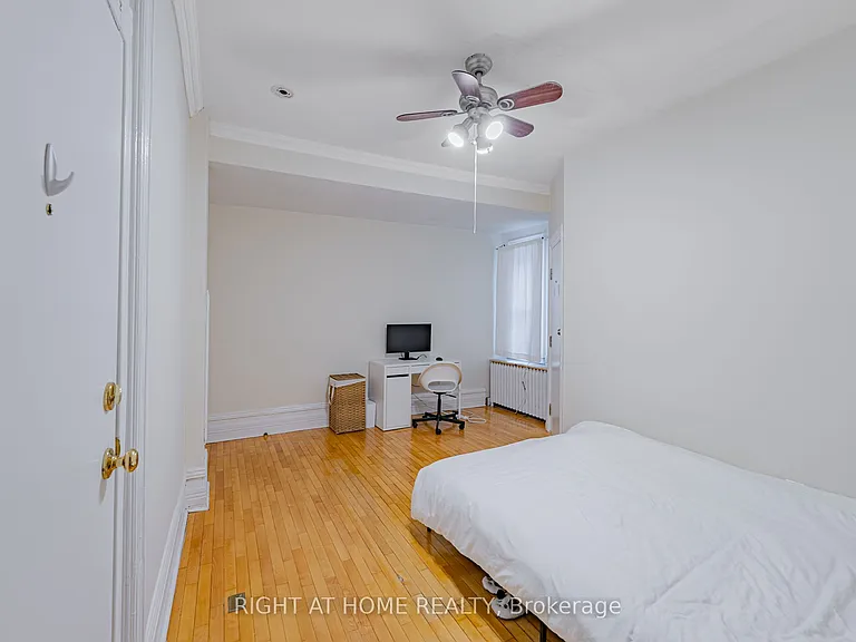 220 Lyon St N #B — Photo 9