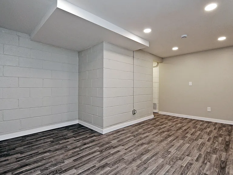 921 Oliver Ave N #921 — Photo 13