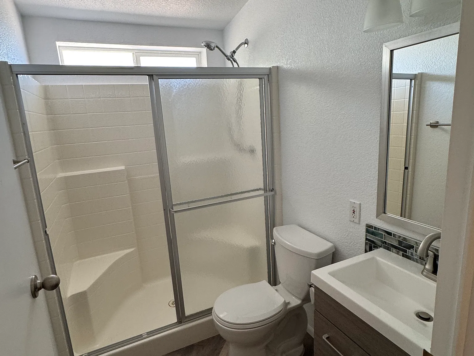 1554 N Guam St — Photo 2
